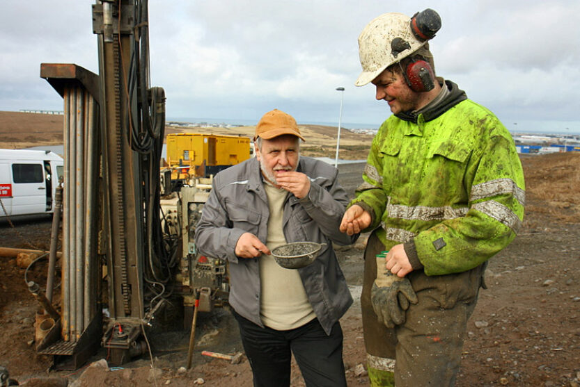 Borad fyrir jardskautum i Urridaholti april 2010 020