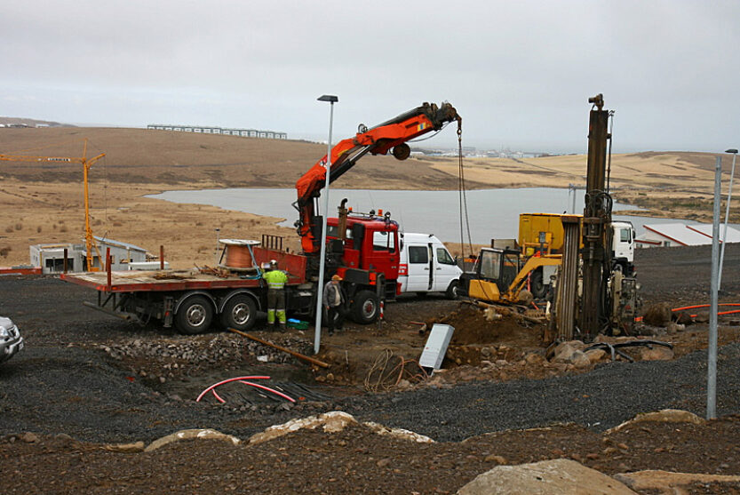 Borad fyrir jardskautum i Urridaholti april 2010 049
