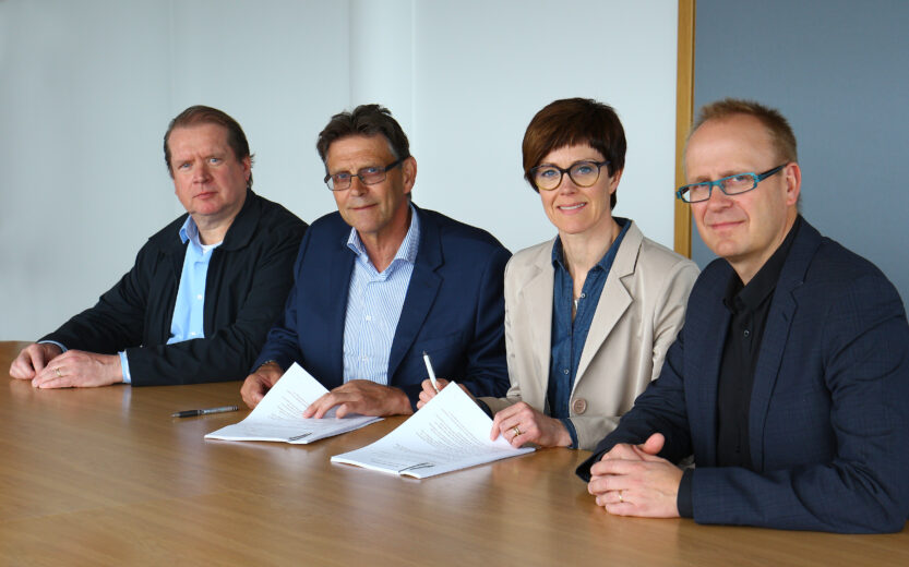 Undirritun visthús Jón Pálmi Gunnar Þórdís Finnur IMG 0541