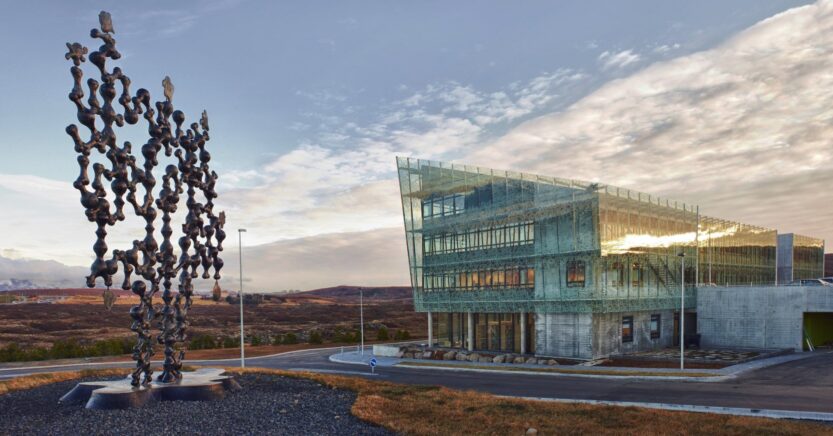 Urriðaholt Táknatréð og Náttúrufræðistofnun